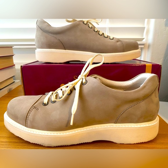 Samuel Hubbard Shoes - Samuel Hubbard Fast Women’s sneaker deck shoe taupe 7.5 M nearly NIB Look 👀 👟